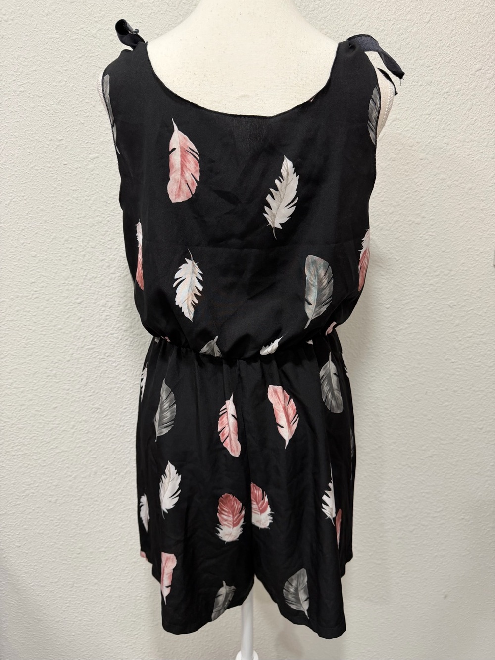Feather Print Tie Shoulder Romper EUC - Picture 4 of 9